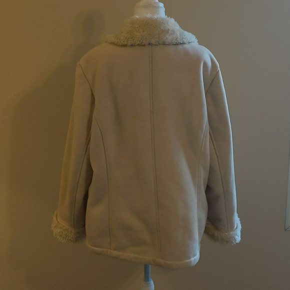 Liz Claiborne Woman Suade Like Winter Coat - Picture 5 of 10